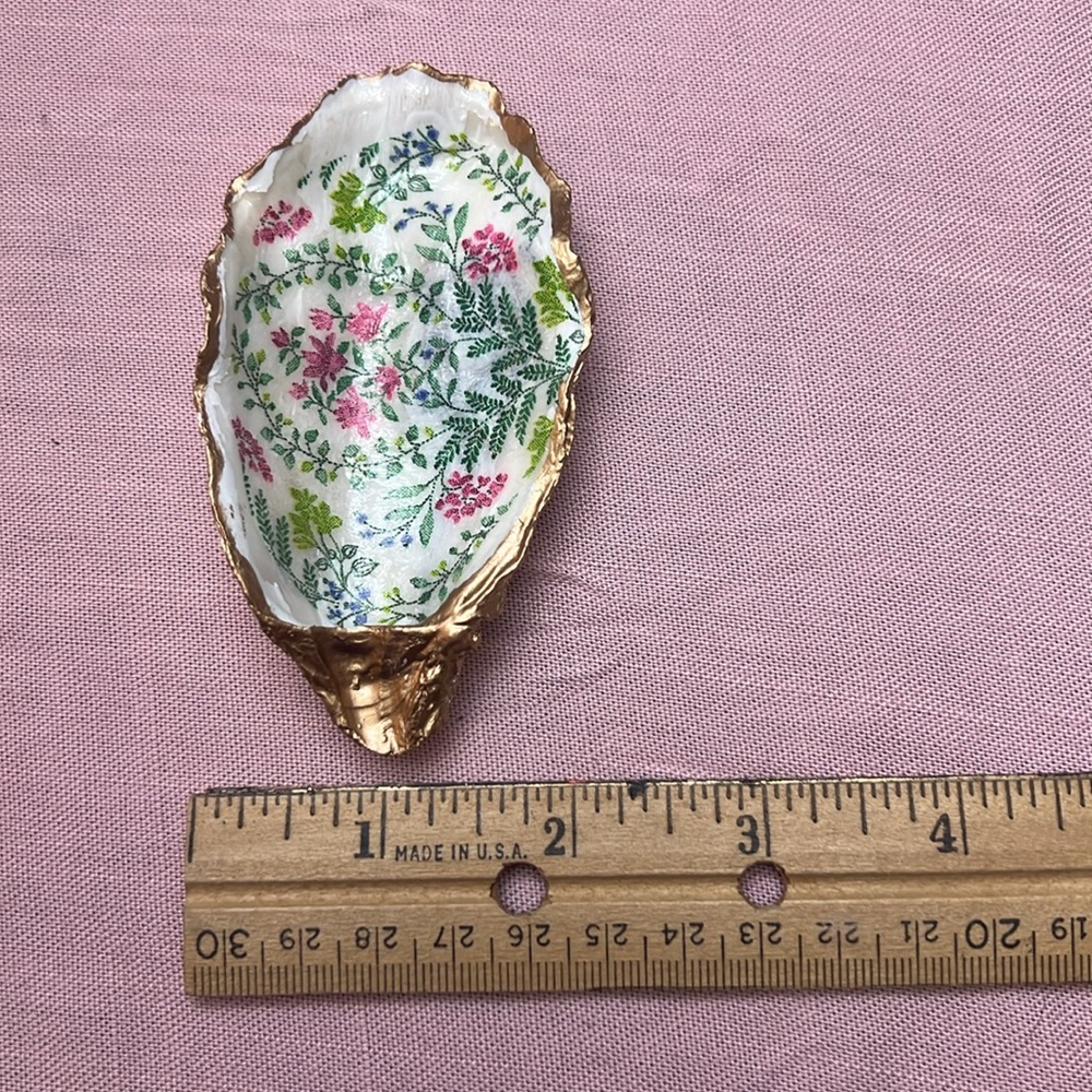 Oyster shell- Floral Decorative Trinket decor Dish with Gold Accents - Picture 11 of 11